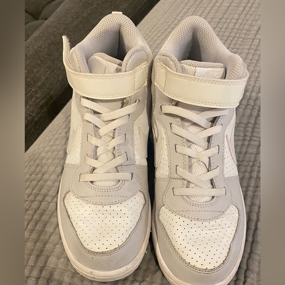 Nike Youth Court Borough Mid Sneakers White Leather 870025-104 / Sz 3